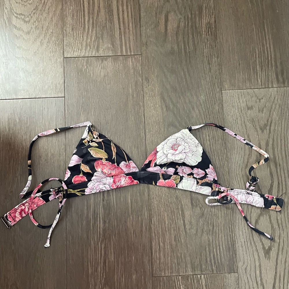BILLABONG BIKINI TOP 🌸 in perfect condition!
